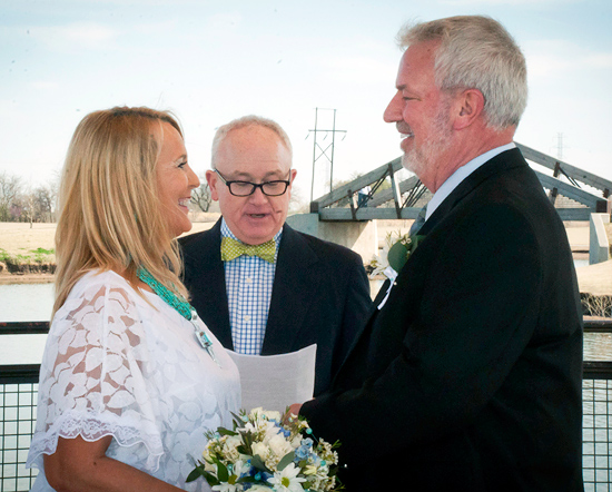 Bud Elder officiates the Beerly wedding
